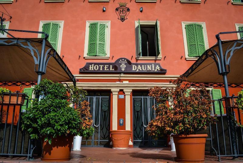 Hotel Daunia Модена Екстериор снимка